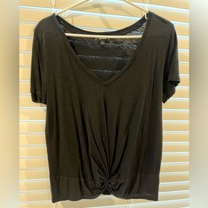 Stella & Dot Twist front Vneck